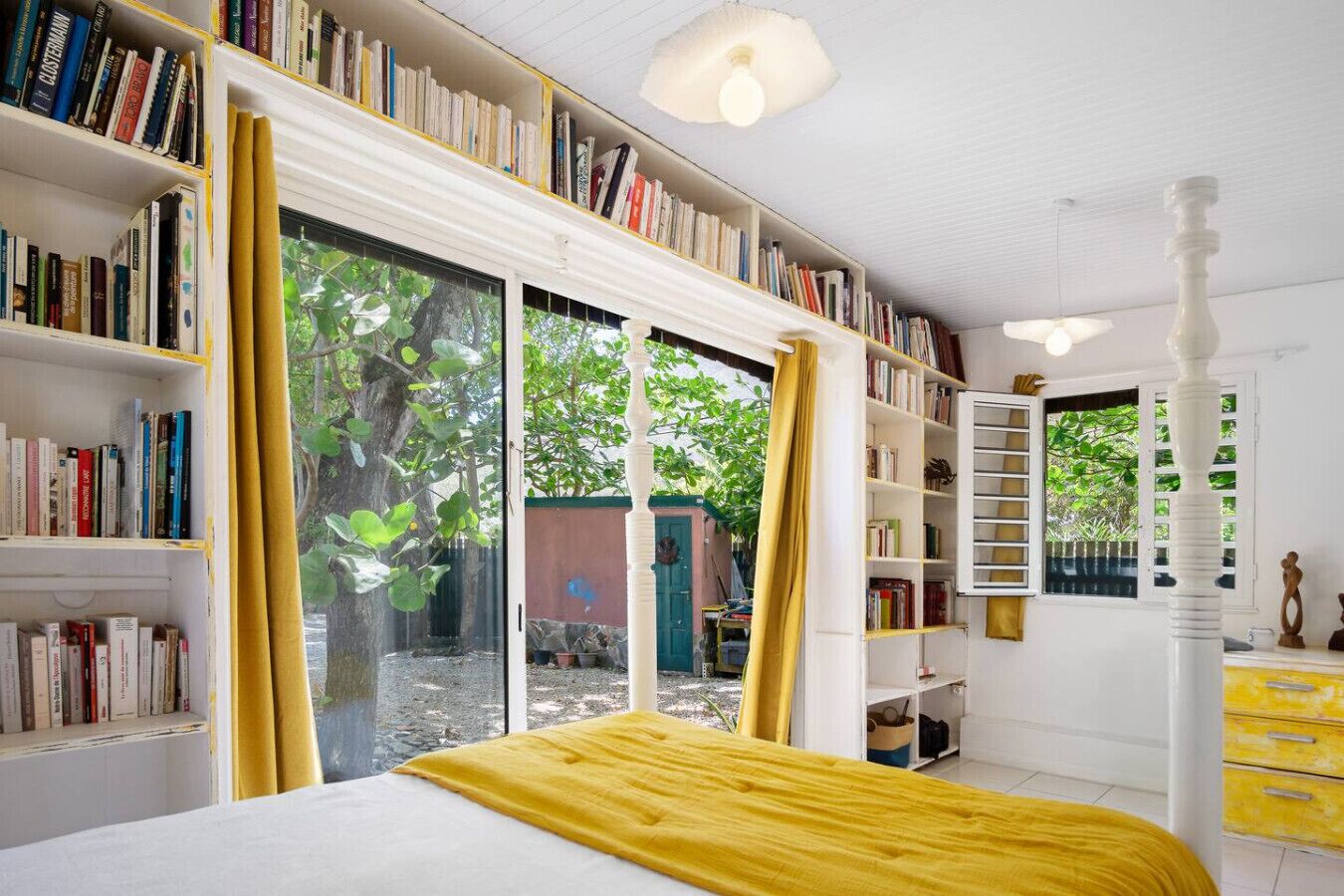 Desk, iron/ironing board, travel cot, WiFi