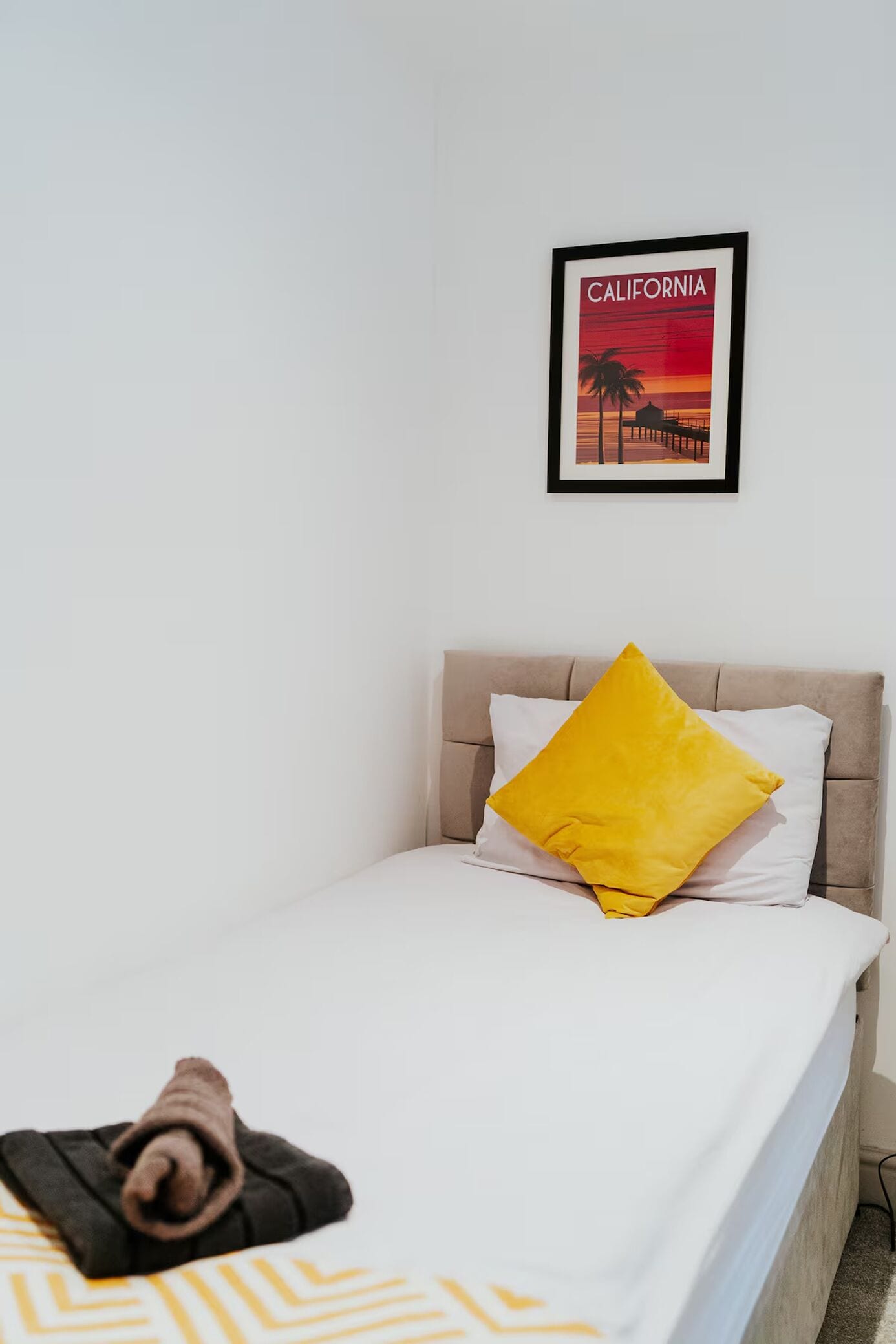 7 bedrooms, WiFi, bed sheets