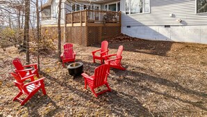 Terrace/patio - Stunning Hedgesville Mountain Home with Fire Pit & Screened Porch Near Hedgesville, WV (Hedgesville)
