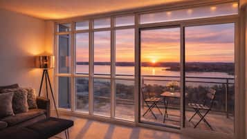 Luxury-Apartment, Balkon, Seeblick | Wohnbereich | 50-Zoll-Smart-TV mit Digitalempfang, Netflix, Streaming-Dienste