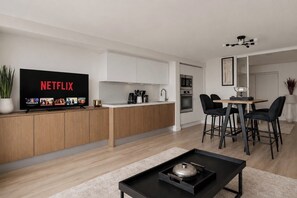 Luxury Apartment, Balcony, Lake View | Interior - Platinum Premium Residence (Toronto)