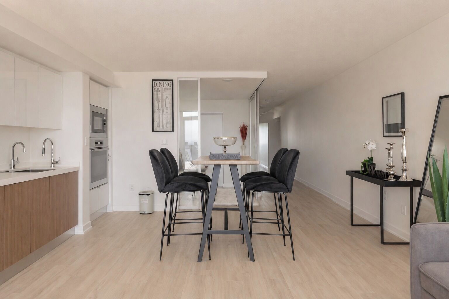 Appartement Luxe, balcon, vue lac | Restauration