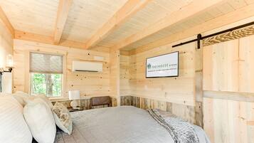 Tabla de planchar con plancha, wifi, ropa de cama