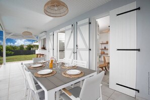 Outdoor dining - Villa Kaliemma - Tropical Villa in Martinique (Le Marin)