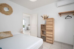 Desk, iron/ironing board, travel cot, WiFi - Villa Kaliemma - Tropical Villa in Martinique (Le Marin)