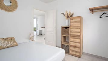 Desk, iron/ironing board, travel crib, WiFi