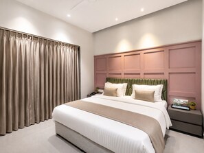 Desk, blackout curtains, soundproofing, iron/ironing board - The Bay Suites - Salt Lake AE Market (Kolkata)