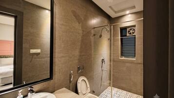 Classic Double Room | Bathroom | Shower, free toiletries, towels, soap