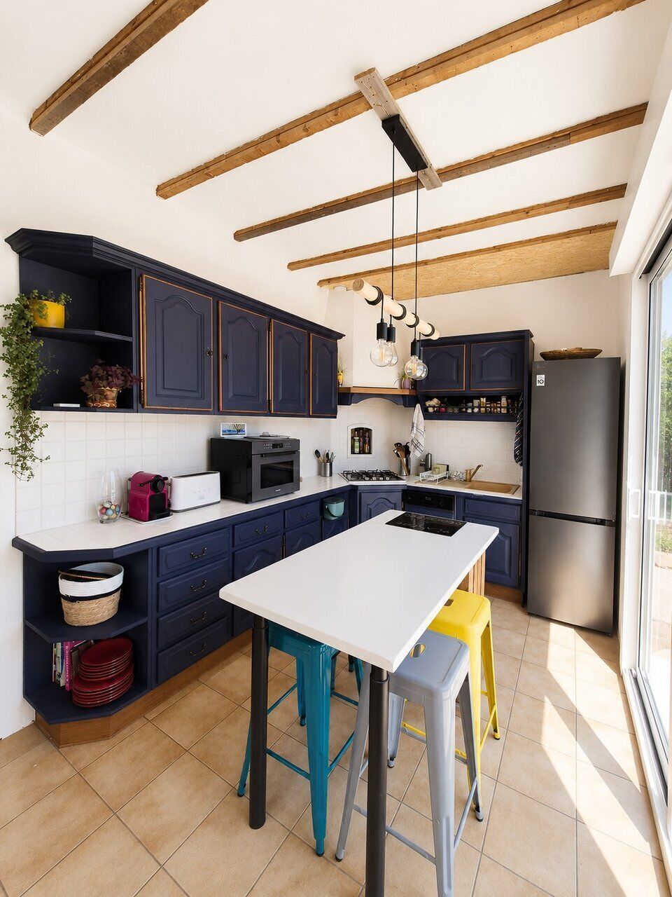 Coffee/tea maker, fridge, microwave, dishwasher