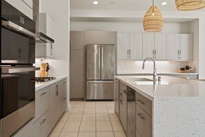 Private kitchen - Chic Indian Wells Pool, 4 BD-Next to Tennis Garden (Indian Wells)