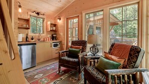 Interior - Cute Tree House with Barbecue in Gatlinburg, Tennessee (Gatlinburg)