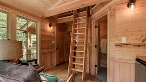 Interior - Cute Tree House with Barbecue in Gatlinburg, Tennessee (Gatlinburg)