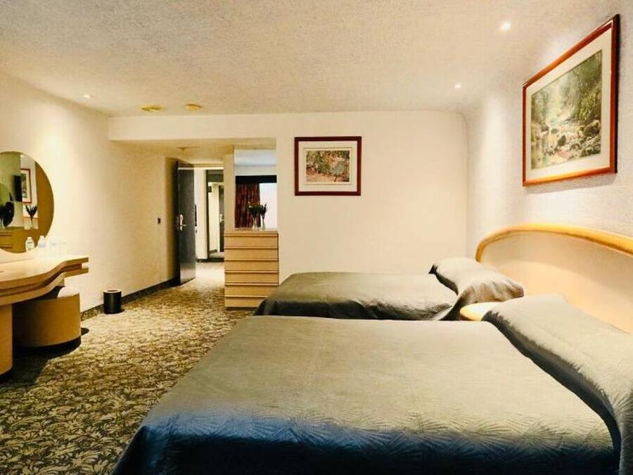 Eenvoudige vierpersoonskamer, 2 queensize bedden, niet-roken | Spa