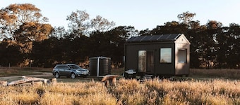 Secluded Tiny House with Mountain Views in Victoria