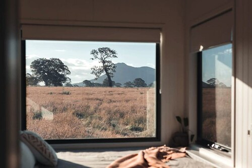Secluded Tiny House with Mountain Views in Victoria