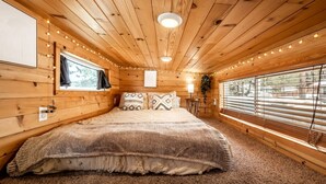 1 bedroom, iron/ironing board, WiFi, bed sheets - Rustic Tiny Home near Garden of the Gods, Perfect for a Weekend Getaway from Colorado Springs (Woodland Park)