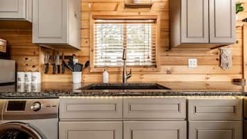 Coffee/tea maker, fridge, microwave, stovetop