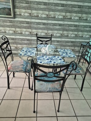 Dining - 3-bedroom apartment located in the heart of Aguadilla (Camaceyes)