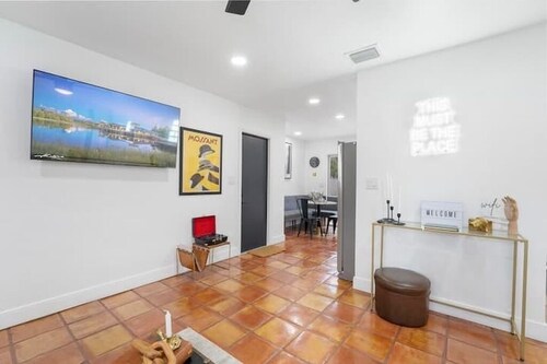 Ocean Breeze Cottage: Private Oasis Near Boynton Beach & Delray Beach.
