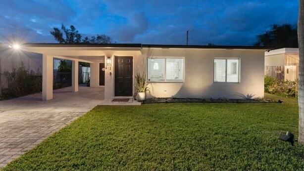 Exterior - Ocean Breeze Cottage: Private Oasis Near Boynton Beach & Delray Beach. (Boynton Beach)