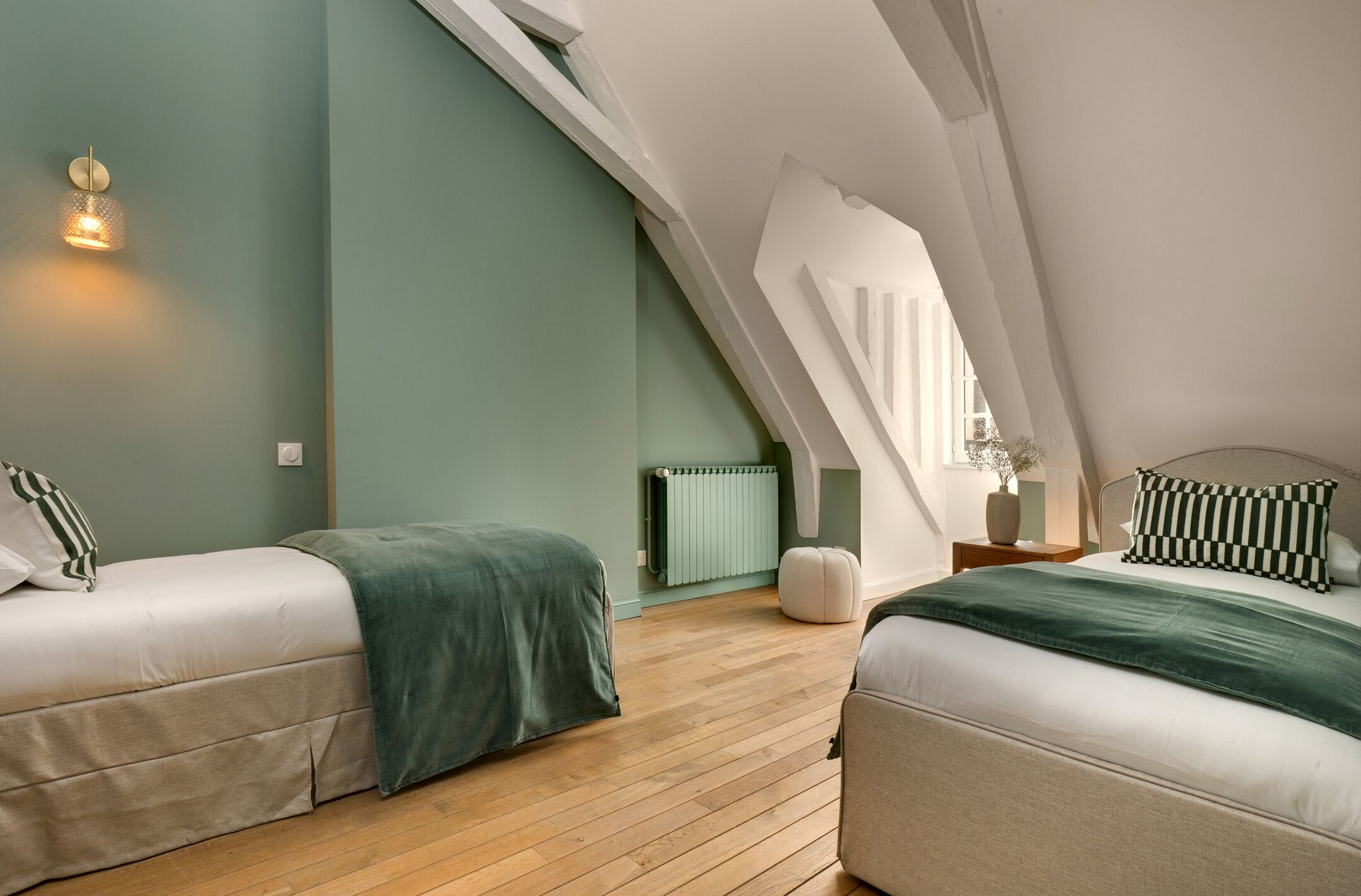 Ropa de cama de alta calidad y minibar 