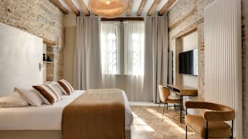 Standard Room | Premium bedding, minibar, in-room safe, free WiFi