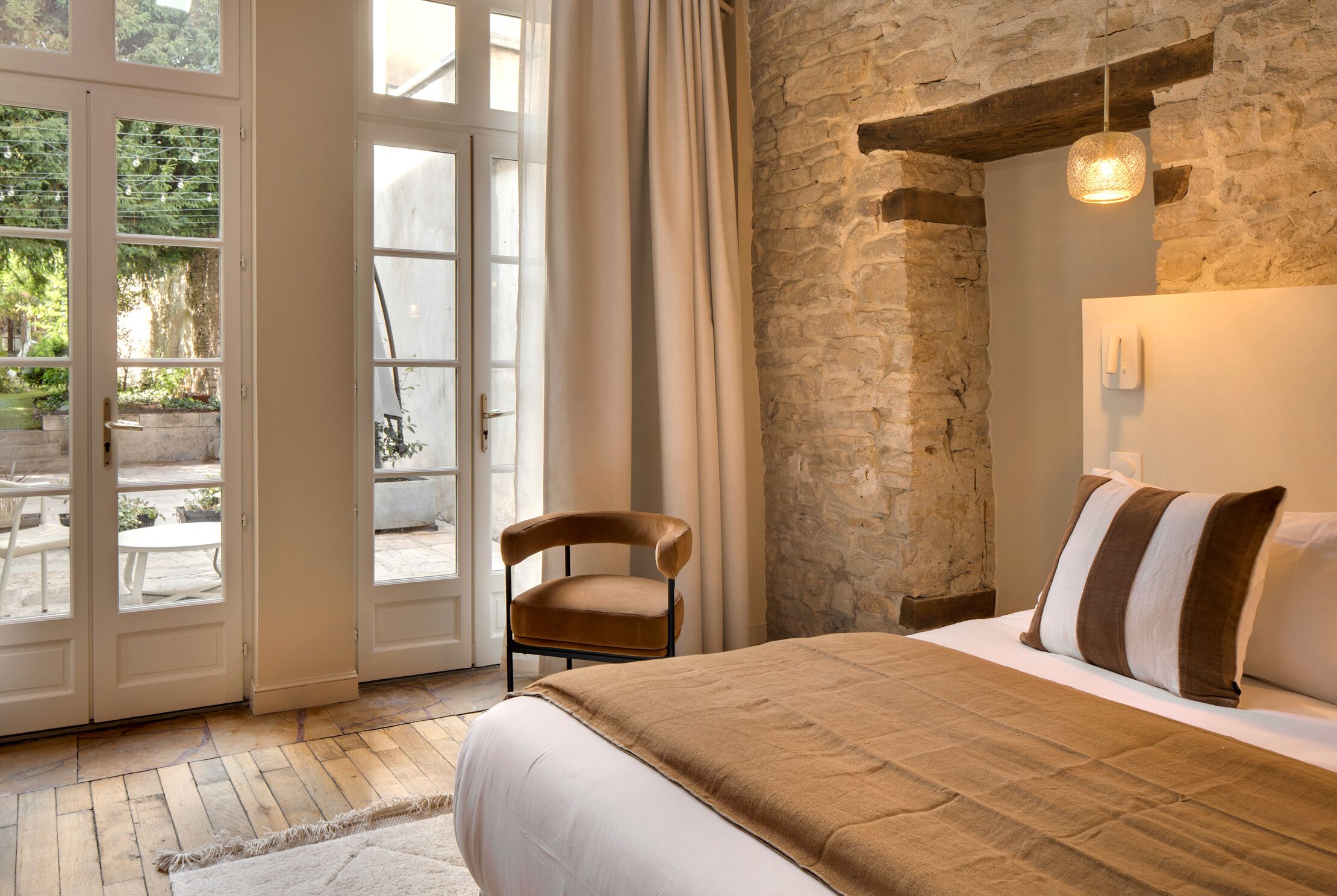 Ropa de cama de alta calidad y minibar 