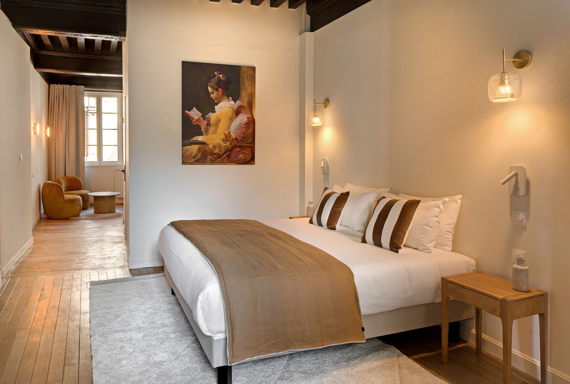 Quarto casal luxo | Roupas de cama premium, frigobar, cofres nos quartos, Wi-Fi de cortesia