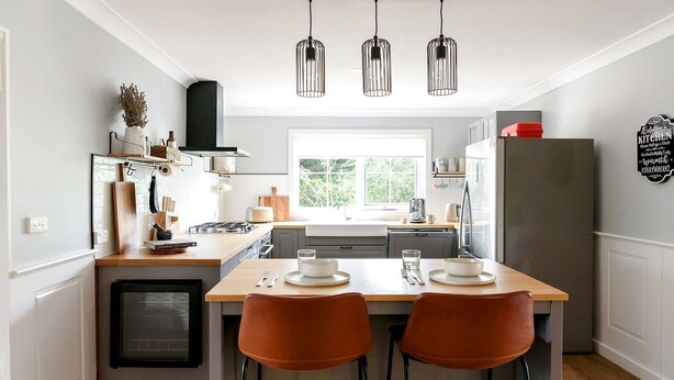 Private kitchen - Amazing Vacation Rental with Fireplace in Daylesford, Victoria (Daylesford)