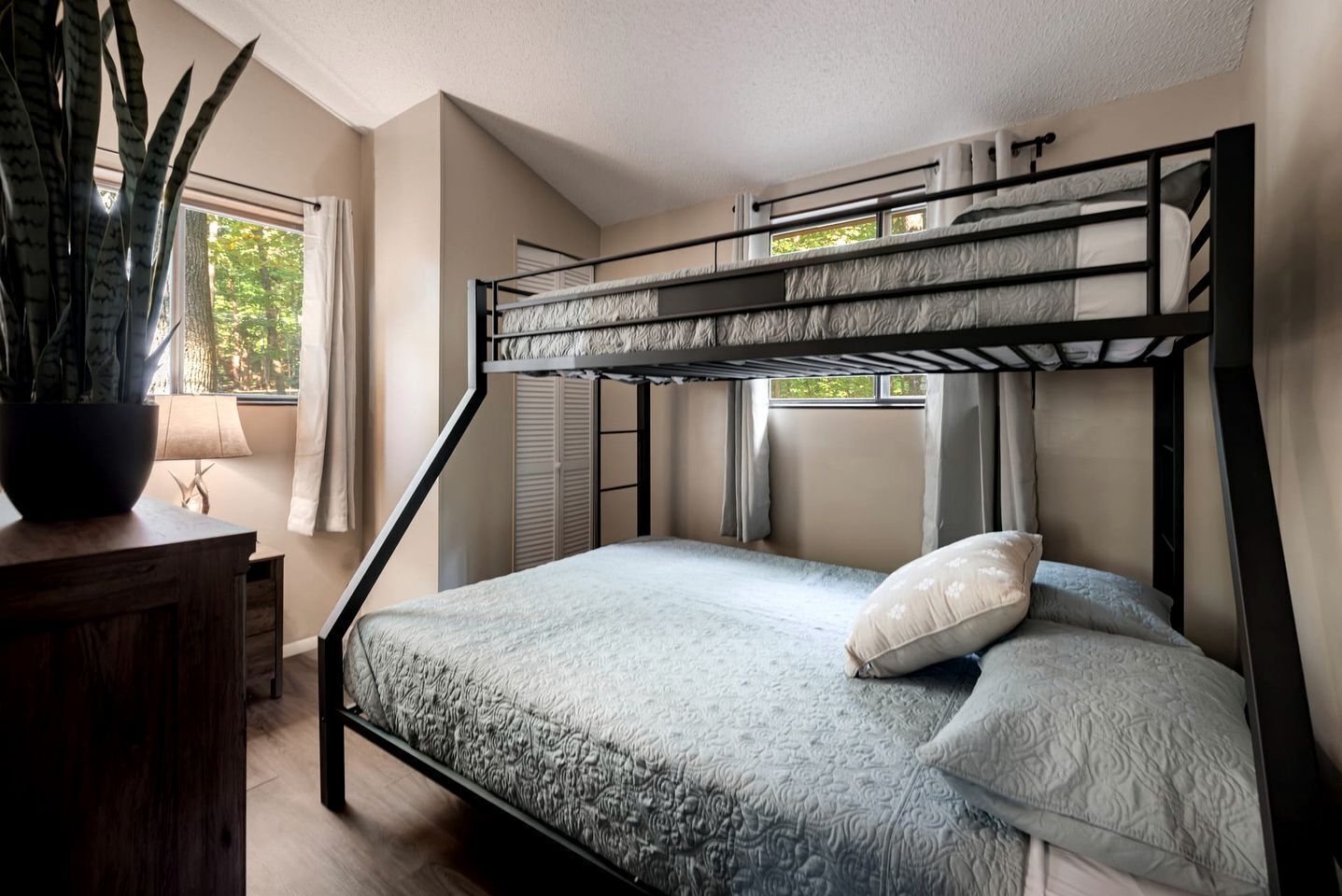 1 Schlafzimmer, Schreibtisch, WLAN