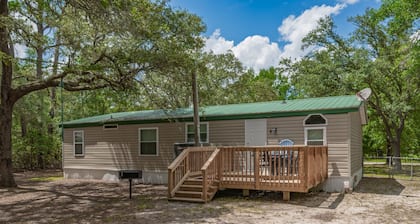 Dickerson Bay Retreat w/ Boat Parking