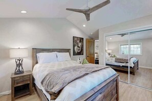 A bedroom with a bed, bedside table, lamp, and a ceiling fan. - Two Bit Cabin - Secluded Cabin • Hot Tub & ATV Trails (Deadwood)