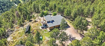 Black Hills Mountain Lodge - Mt Rushmore Views • Hot Tub on 17 Acres