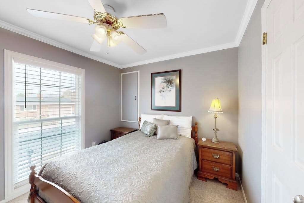 3 bedrooms, desk, iron/ironing board, travel cot