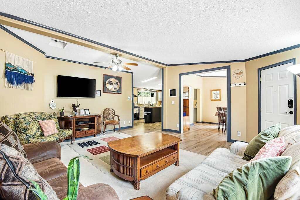 TV, DVD player, offices
