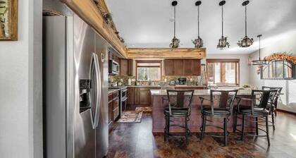 Whitegate Lodge - Secluded Home • Near Hiking