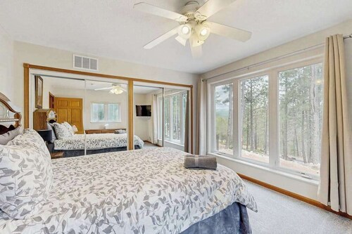 Secluded Home • Mountain Views & Office