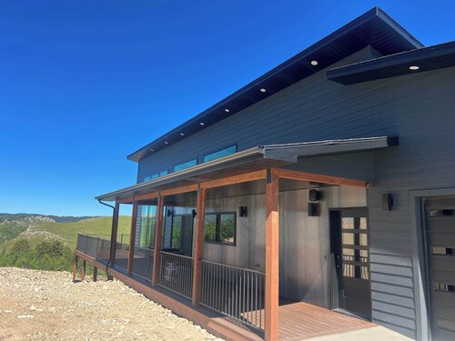 360° Views • Luxury Lodge Sleeps 20