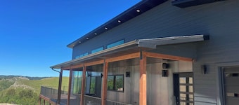 360° Views • Luxury Lodge Sleeps 20