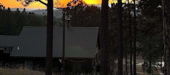Mountain-Top Cabin • Stunning Views