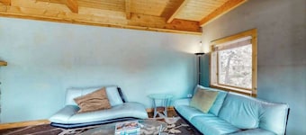 Friends & Family Base Camp - Dog-Friendly 3-Story Group Getaway