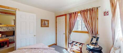 2 bedrooms, iron/ironing board, travel cot, Internet