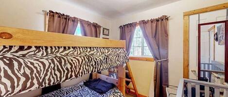 2 bedrooms, iron/ironing board, travel cot, Internet
