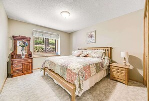 Room - Crooked Canyon Lodge - Secluded Lodge • Sauna & Hot Tub (Rapid City)