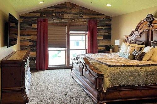 Big 4BR Near Mt Rushmore • Fireplace • Rapid City