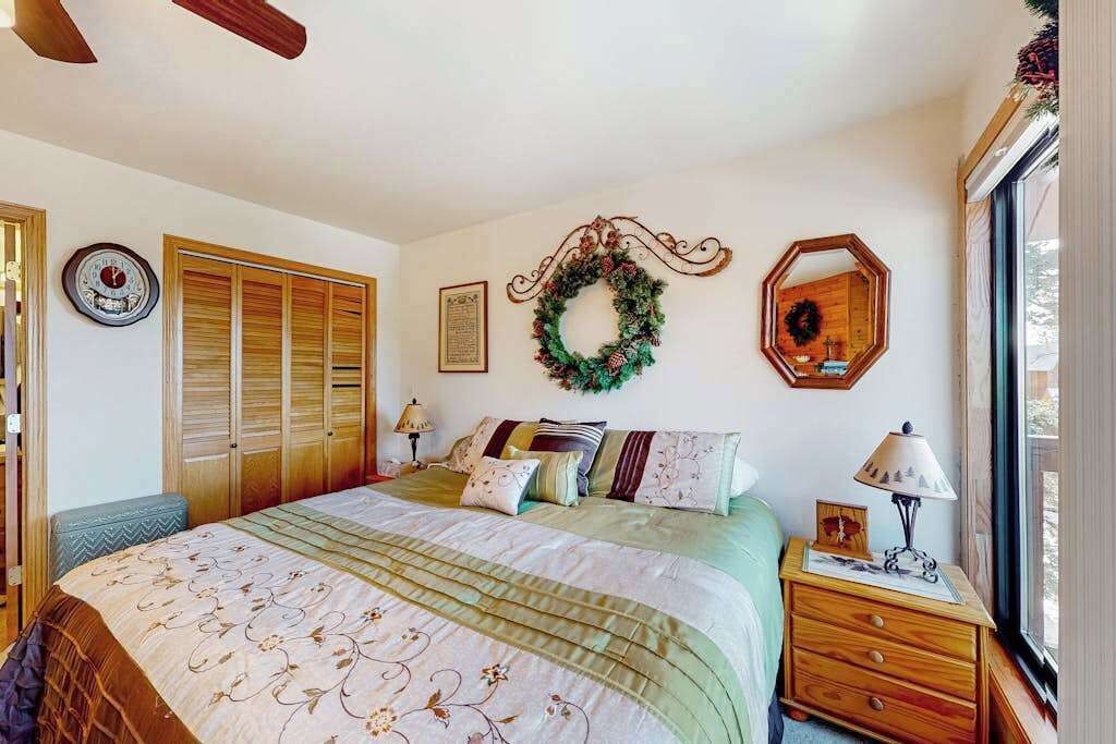 4 bedrooms, iron/ironing board, Internet, bed sheets