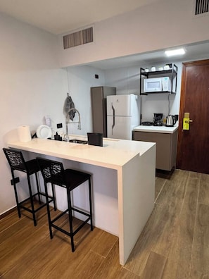 Suite Studio Confort, vue ville | Cuisine privée