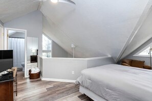 2 habitaciones, escritorio, tabla de planchar con plancha y wifi 