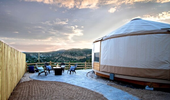 Terrace/patio - Zion Glamping Yurt Rental for Utah Vacations (Orderville)