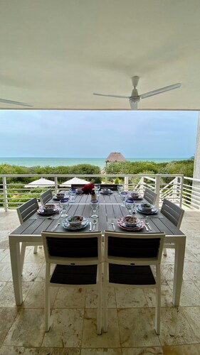Amazing beachfront Luxury Villa with chef and housekeeping service at Sisal, Yuc